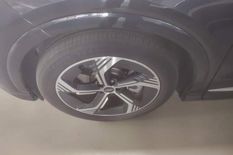 Used Audi Q4 e-tron 2024 40 e-tron Champion Edition Left Front Wheel Hub