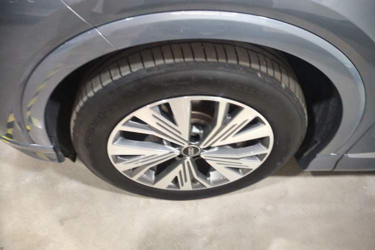 Used Audi Q4 e-tron 2024 40 e-tron Adventure Edition Left Front Wheel Hub