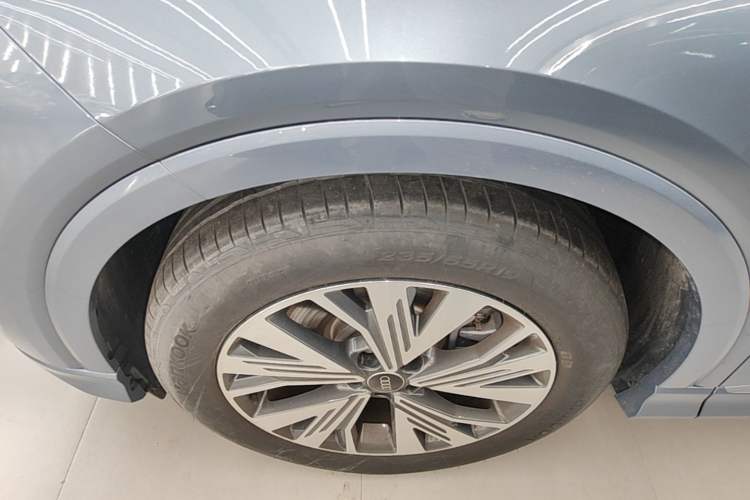 Used Audi Q4 e-tron 2024 40 e-tron Adventure Edition Left Front Wheel Hub