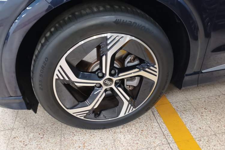 Used Audi Q4 e-tron 2024 40 e-tron Boundary Edition Left Front Wheel Hub