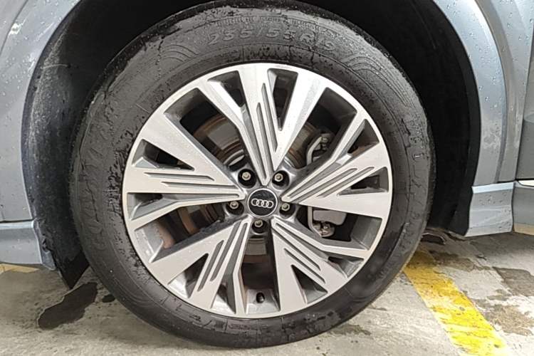 Used Audi Q4 e-tron 2024 40 e-tron Adventure Edition Left Front Wheel Hub
