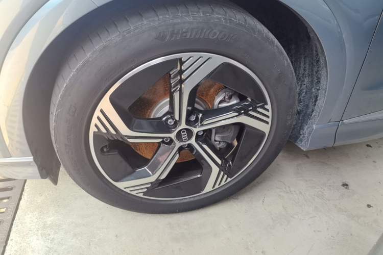 Used Audi Q4 e-tron 2024 40 e-tron Boundary Edition Left Front Wheel Hub