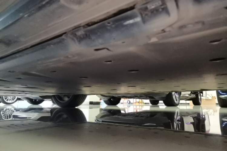 Used Audi Q4 e-tron 2024 50 e-tron quattro Creation Edition Midnight Left Side Sill