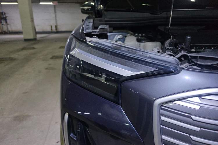 Used Audi Q4 e-tron 2024 40 e-tron Boundary Edition in Midnight Blue Right Front Headlight