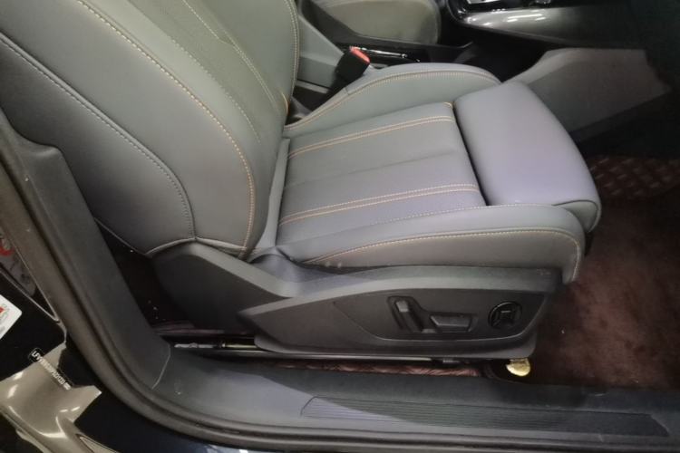 Used Audi Q4 e-tron 2024 50 e-tron quattro Creation Edition Midnight Right Front Seat