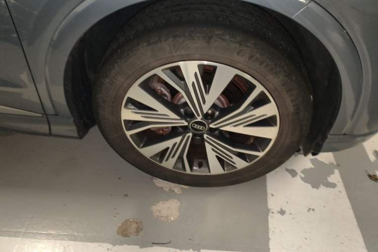 Used Audi Q4 e-tron 2024 40 e-tron Adventure Edition Right Front Wheel Hub