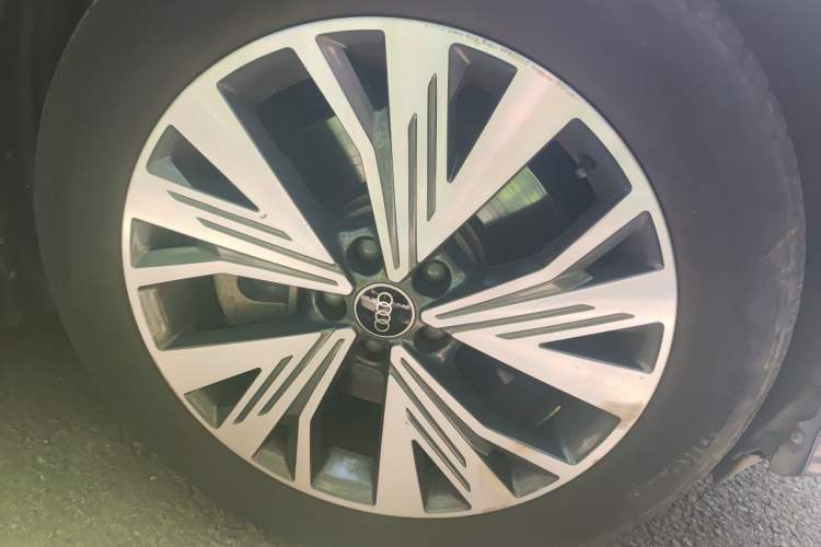 Used Audi Q4 e-tron 2024 40 e-tron Adventure Edition Right Front Wheel Hub