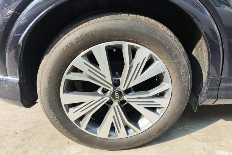 Used Audi Q4 e-tron 2024 40 e-tron Adventure Edition Right Rear Wheel Hub