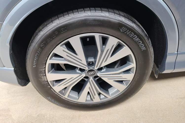 Used Audi Q4 e-tron 2024 40 e-tron Adventure Edition Right Rear Wheel Hub