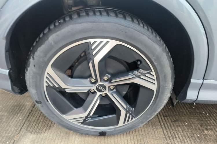 Used Audi Q4 e-tron 2024 40 e-tron Boundary Edition Right Rear Wheel Hub