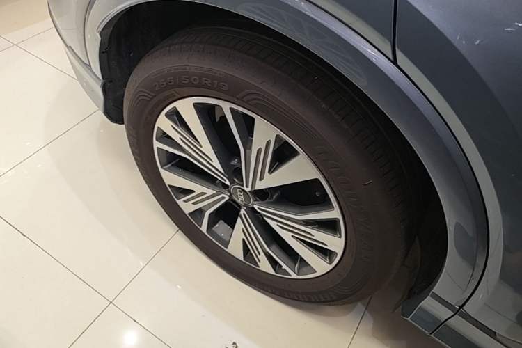 Used Audi Q4 e-tron 2024 40 e-tron Adventure Edition Right Rear Wheel Hub
