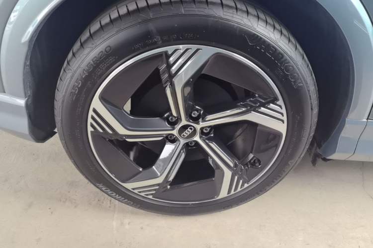 Used Audi Q4 e-tron 2024 40 e-tron Boundary Edition Right Rear Wheel Hub
