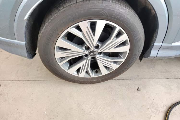 Used Audi Q4 e-tron 2024 40 e-tron Adventure Edition Right Rear Wheel Hub