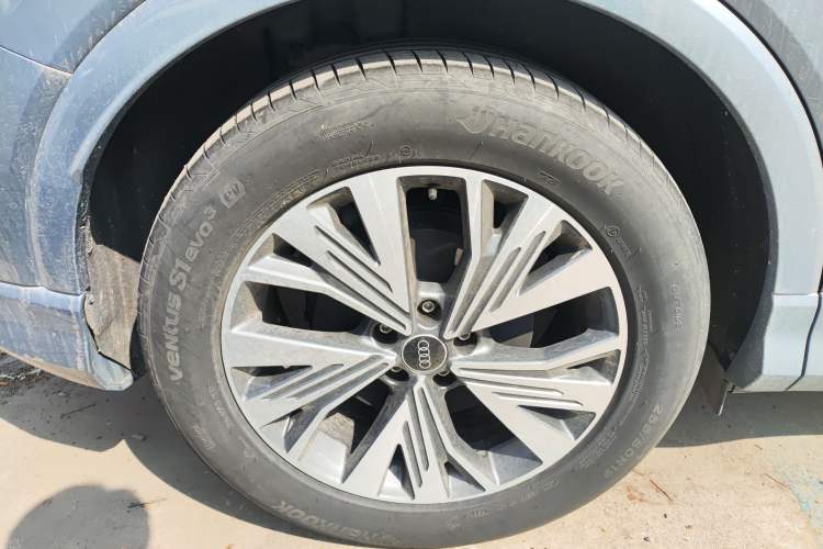 Used Audi Q4 e-tron 2024 40 e-tron Adventure Edition Right Rear Wheel Hub