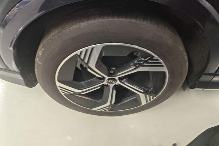 Used Audi Q4 e-tron 2024 40 e-tron Boundary Edition Right Rear Wheel Hub