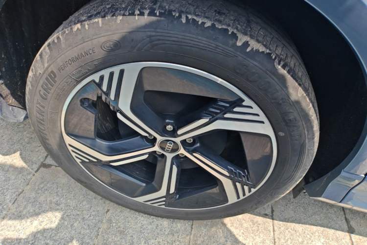 Used Audi Q4 e-tron 2024 40 e-tron Boundary Edition Right Rear Wheel Hub