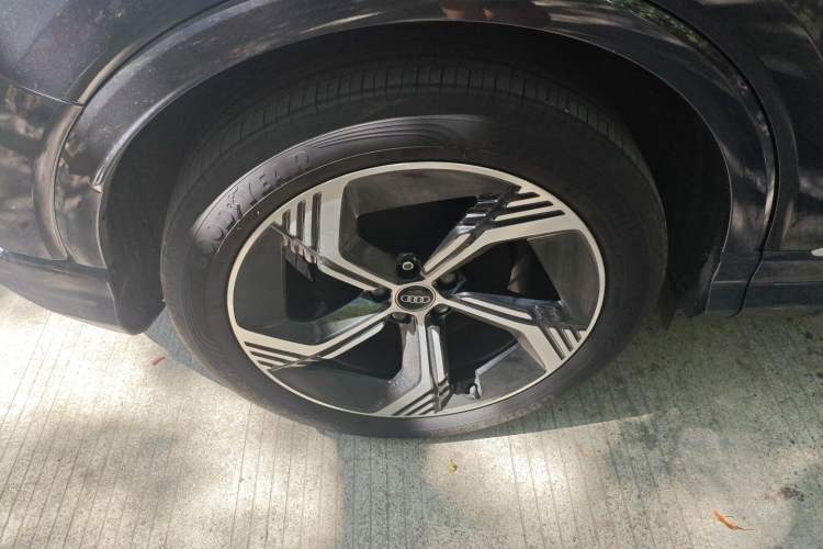 Used Audi Q4 e-tron 2024 40 e-tron Boundary Edition Right Rear Wheel Hub