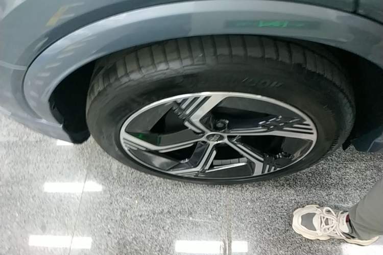 Used Audi Q4 e-tron 2024 40 e-tron Boundary Edition Right Rear Wheel Hub