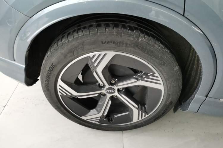 Used Audi Q4 e-tron 2024 40 e-tron Boundary Edition Right Rear Wheel Hub