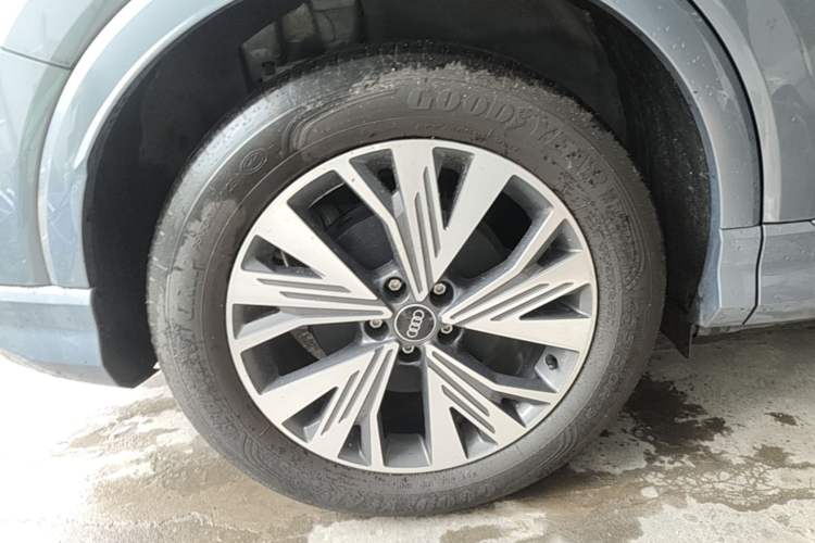 Used Audi Q4 e-tron 2024 40 e-tron Adventure Edition Right Rear Wheel Hub