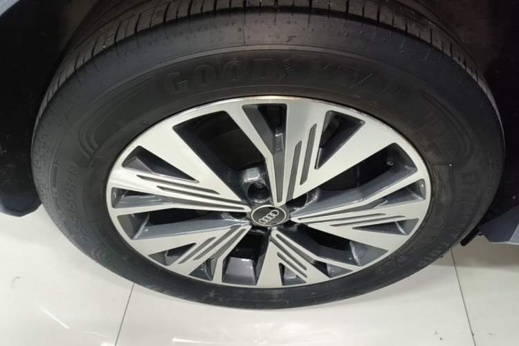 Used Audi Q4 e-tron 2024 40 e-tron Adventure Edition Right Rear Wheel Hub
