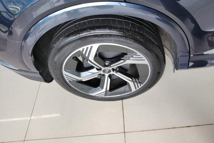 Used Audi Q4 e-tron 2024 40 e-tron Boundary Edition Right Rear Wheel Hub