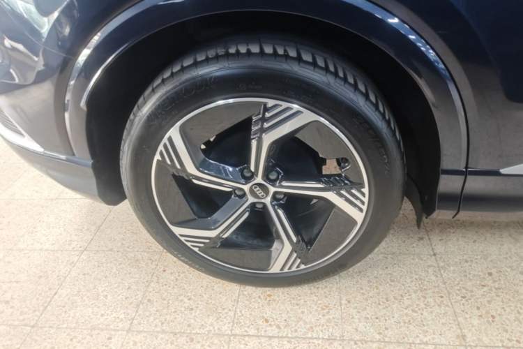 Used Audi Q4 e-tron 2024 40 e-tron Boundary Edition Right Rear Wheel Hub