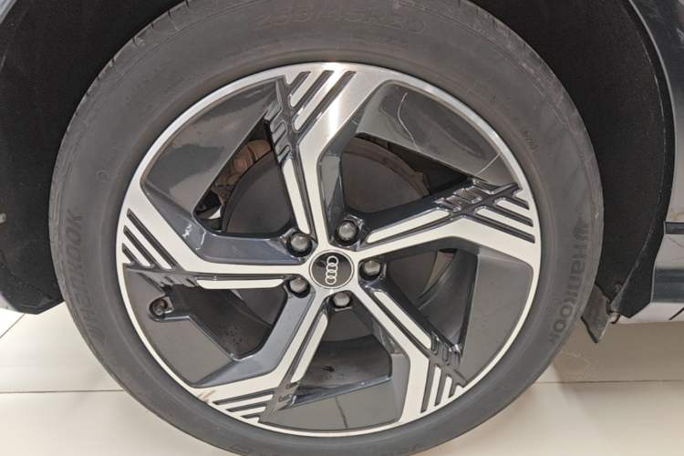 Used Audi Q4 e-tron 2024 40 e-tron Boundary Edition Right Rear Wheel Hub