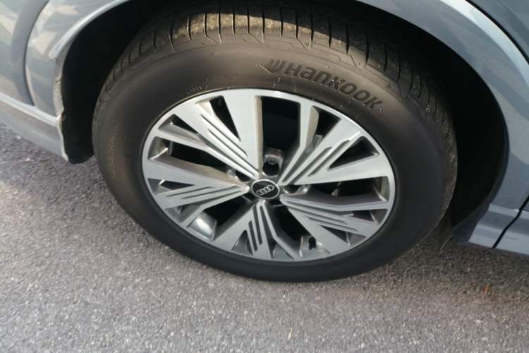 Used Audi Q4 e-tron 2024 40 e-tron Adventure Edition Right Rear Wheel Hub