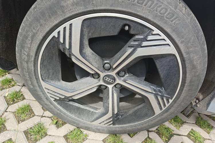Used Audi Q4 e-tron 2024 40 e-tron Boundary Edition Right Rear Wheel Hub