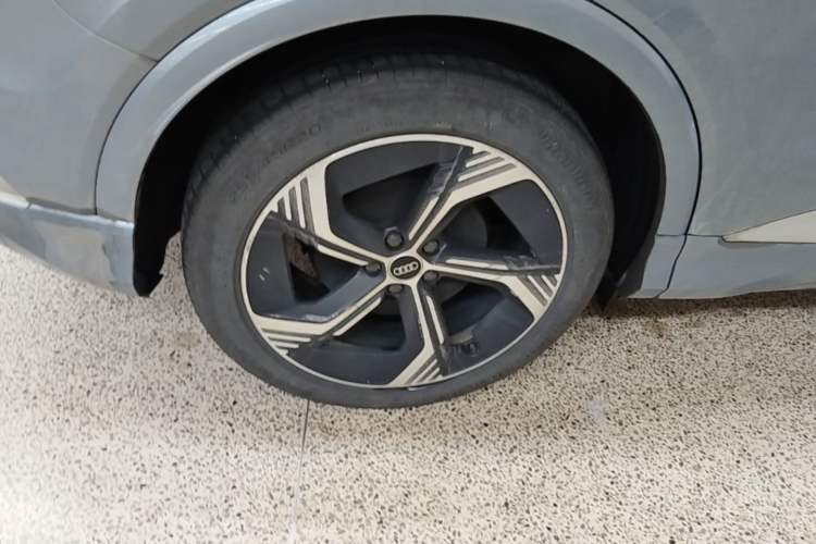 Used Audi Q4 e-tron 2024 40 e-tron Boundary Edition Right Rear Wheel Hub