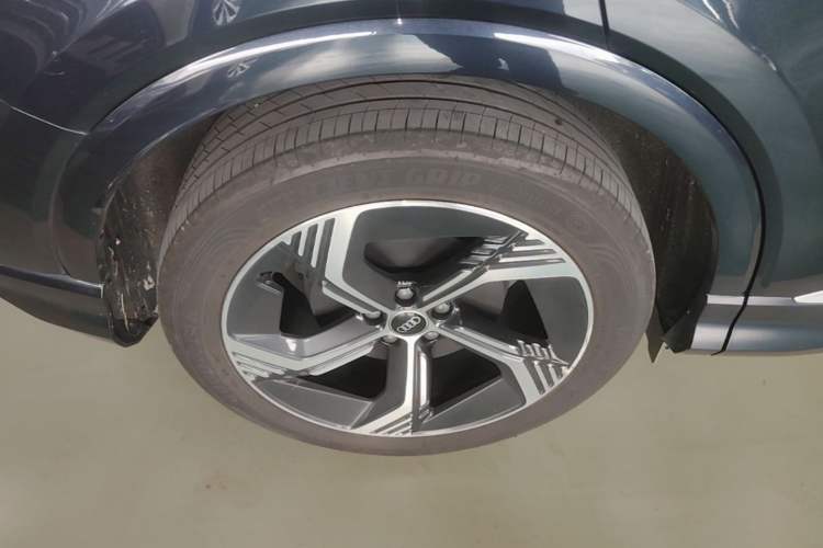 Used Audi Q4 e-tron 2024 40 e-tron Champion Edition Right Rear Wheel Hub