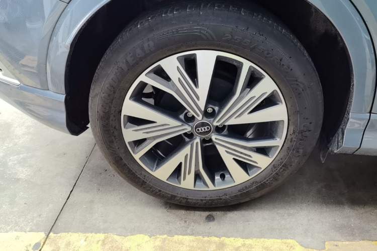 Used Audi Q4 e-tron 2024 40 e-tron Adventure Edition Right Rear Wheel Hub