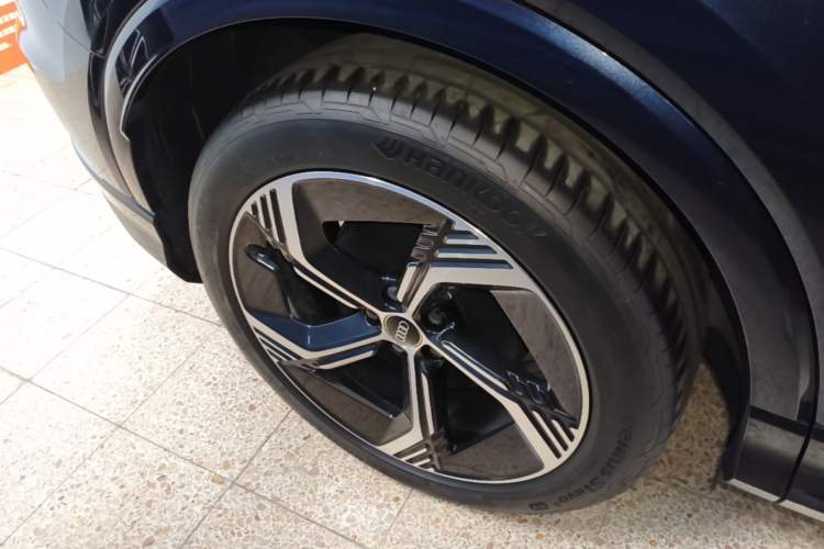 Used Audi Q4 e-tron 2024 40 e-tron Boundary Edition Right Rear Wheel Hub