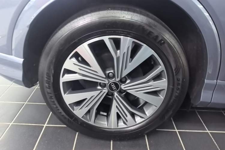 Used Audi Q4 e-tron 2024 40 e-tron Adventure Edition Right Rear Wheel Hub