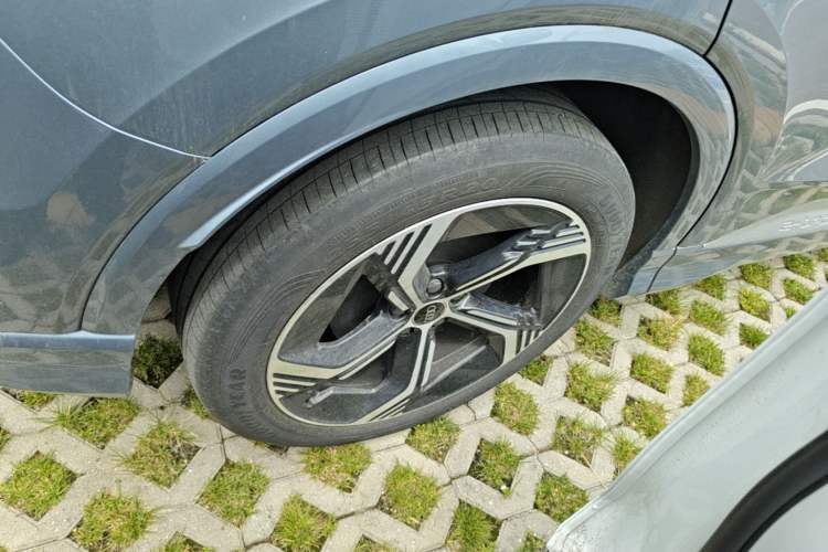 Used Audi Q4 e-tron 2024 40 e-tron Boundary Edition Right Rear Wheel Hub