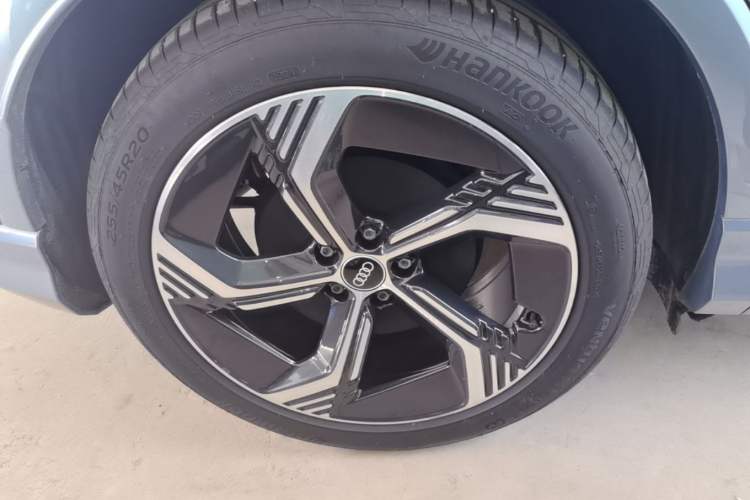 Used Audi Q4 e-tron 2024 40 e-tron Boundary Edition Right Rear Wheel Hub