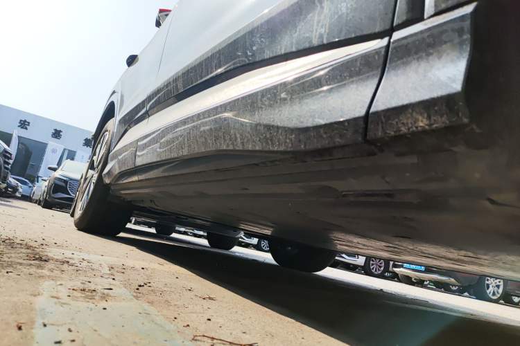 Used Audi Q4 e-tron 2024 40 e-tron Adventure Edition Right Side Sill