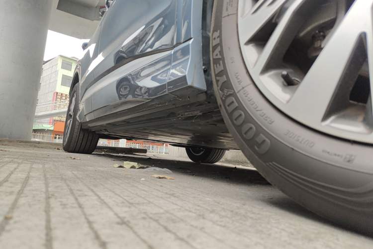 Used Audi Q4 e-tron 2024 40 e-tron Adventure Edition Right Side Sill