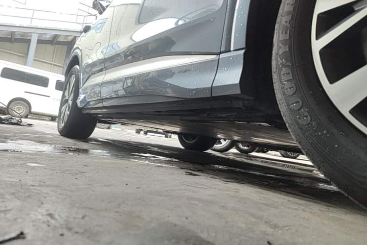Used Audi Q4 e-tron 2024 40 e-tron Adventure Edition Right Side Sill