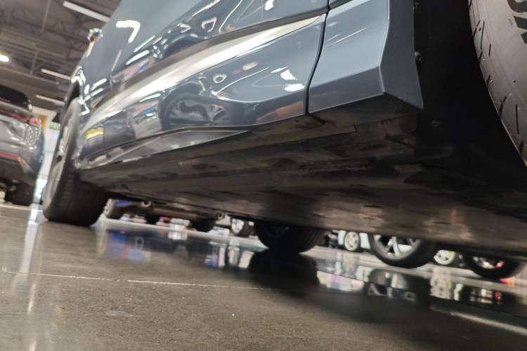 Used Audi Q4 e-tron 2024 40 e-tron Adventure Edition Right Side Sill