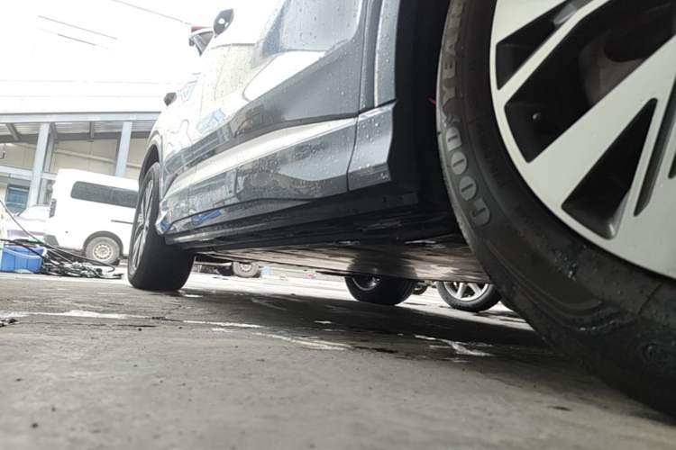 Used Audi Q4 e-tron 2024 40 e-tron Adventure Edition Right Side Sill
