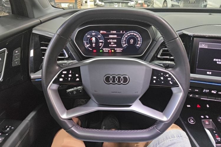 Used Audi Q4 e-tron 2024 40 e-tron Boundary Edition Steering Wheel