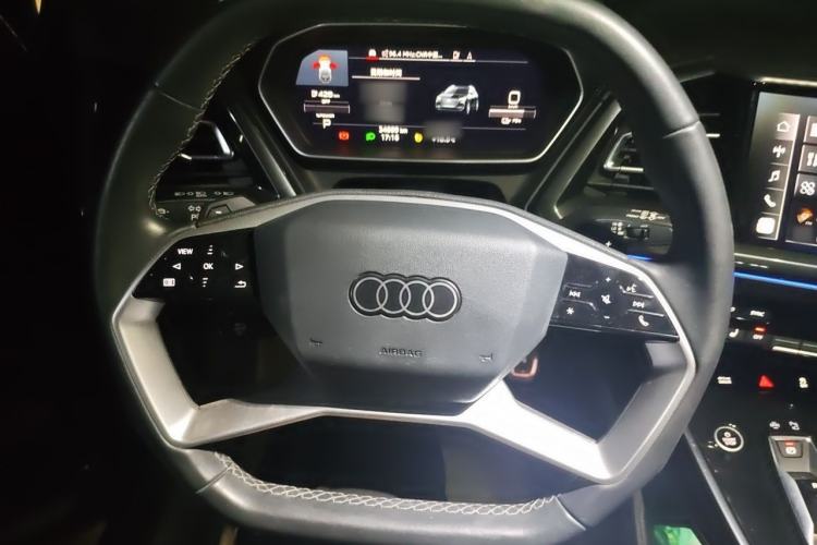 Used Audi Q4 e-tron 2024 40 e-tron Boundary Edition in Midnight Blue Steering Wheel