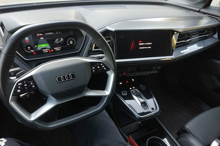 Used Audi Q4 e-tron 2024 40 e-tron Boundary Edition Center Console