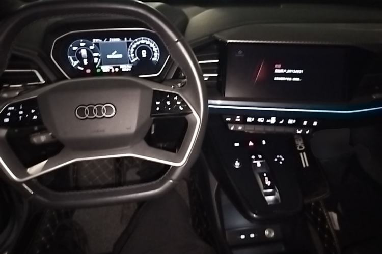 Used Audi Q4 e-tron 2024 40 e-tron Boundary Edition Center Console
