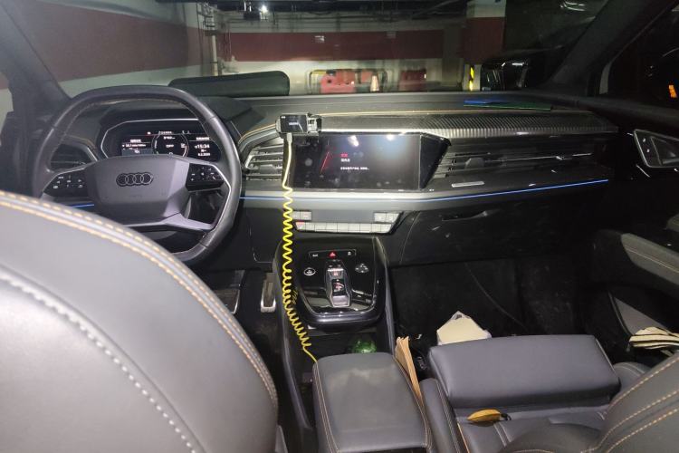 Used Audi Q4 e-tron 2024 50 e-tron quattro Creation Edition Midnight Center Console