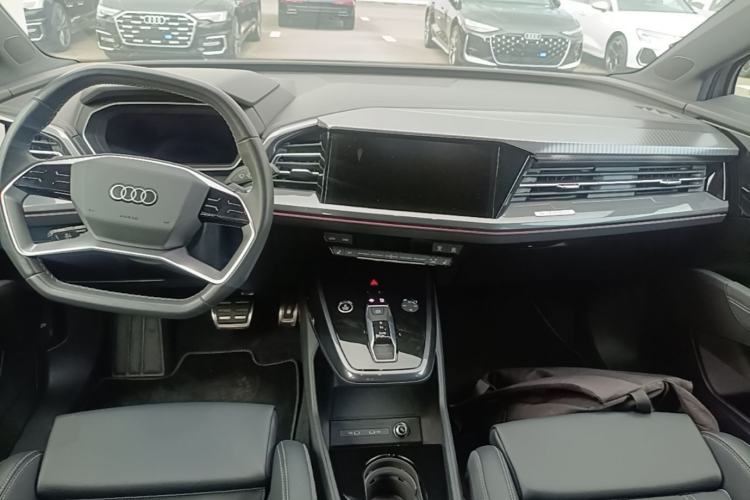 Used Audi Q4 e-tron 2024 50 e-tron quattro Creation Edition Midnight Center Console