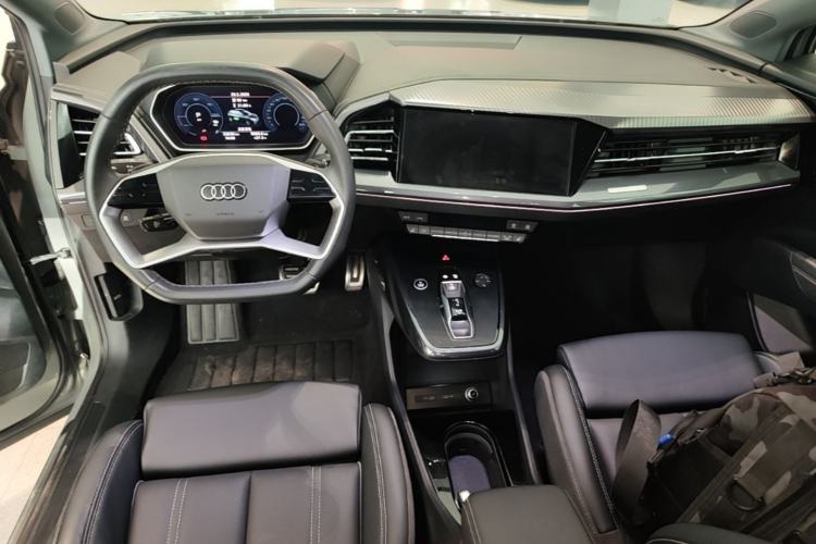Used Audi Q4 e-tron 2024 40 e-tron Boundary Edition Center Console