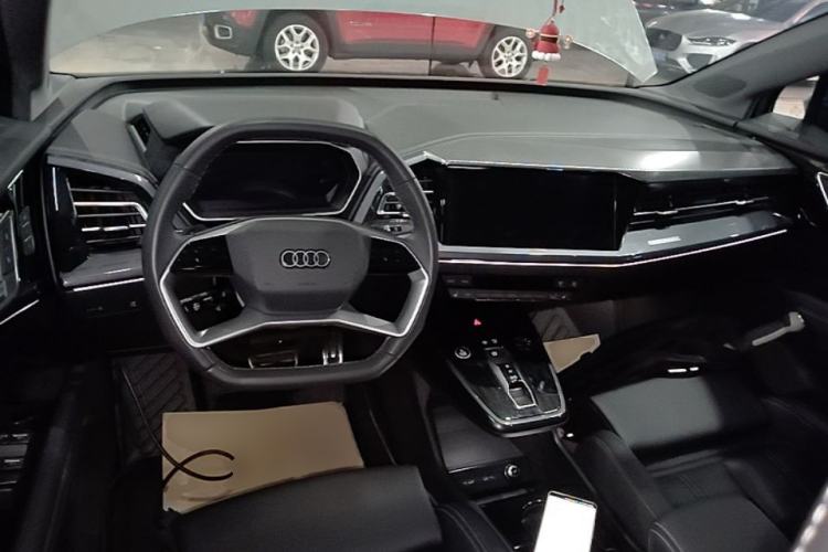 Used Audi Q4 e-tron 2024 40 e-tron Boundary Edition Center Console